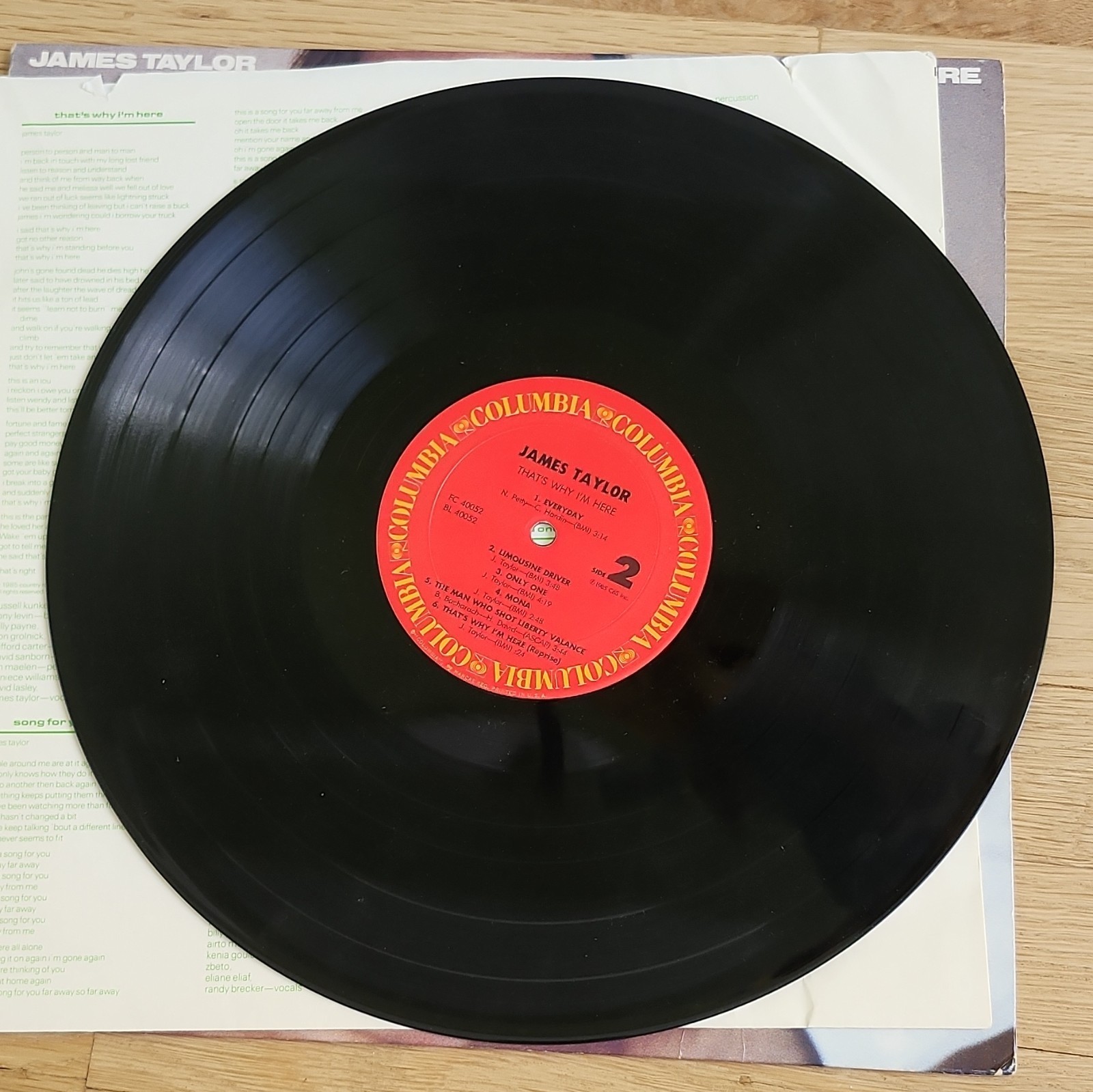 James Taylor That’s Why I’m Here Col FC 40052 12″ Vinyl LP Stereo EASTER EGG